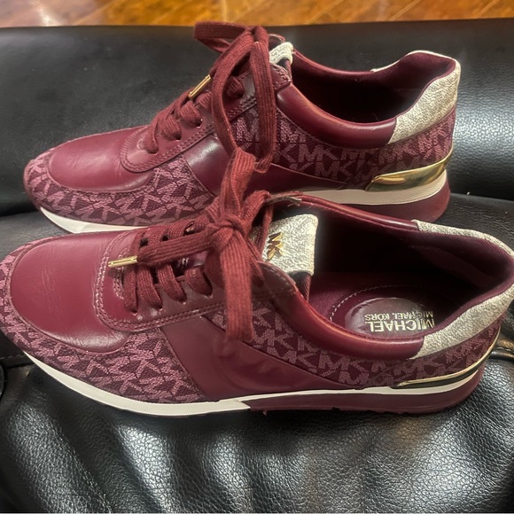 MICHAEL KORS BURGUNDY WOMENS TENNIS SHOE SIZE. 7.5 - Picture 2 of 6